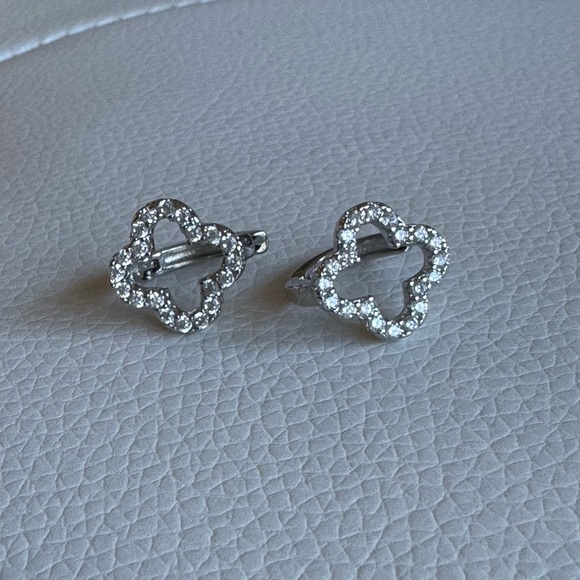 Clover Alhambra Silver Diamond Rhinestone Elegant Earrings New NWT - Picture 8 of 8